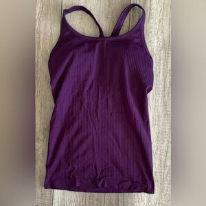 Lululemon, tank top para mujer, Talla 6, Color morado.